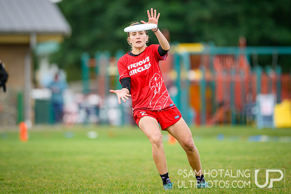 St. Olaf Vortex vs Wesleyan Vicious Circles in quarterfinals at USAU D-III College Championships
