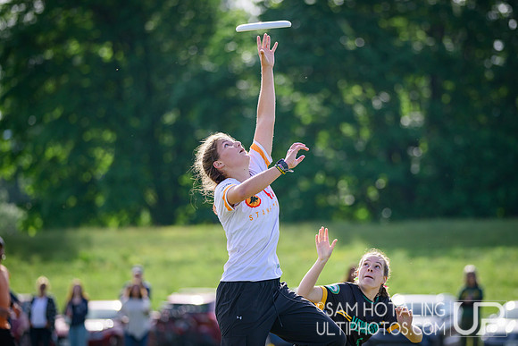 Stanford Superfly vs Vermont Ruckus in pool play at USAU D-I College Championships