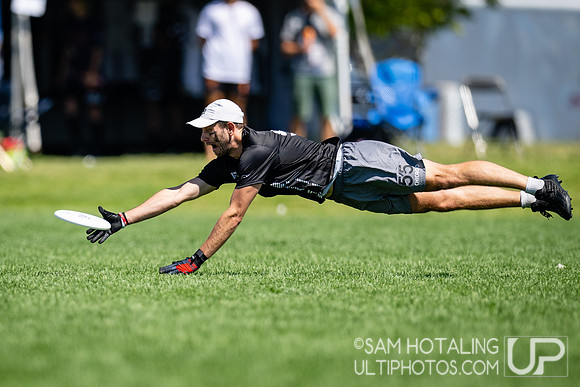 Highlights from semifinals at USAU International Club Championship