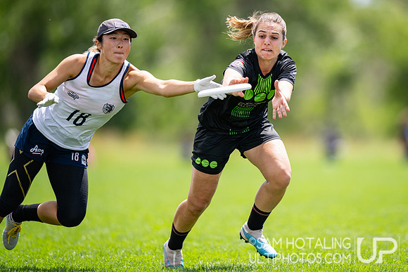 Highlights from semifinals at USAU International Club Championship