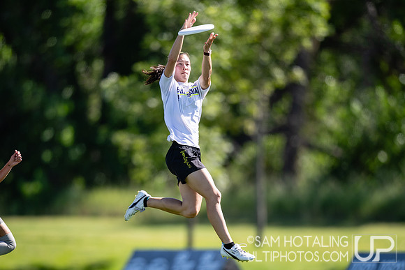 Highlights from semifinals at USAU International Club Championship