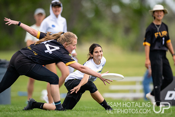 Highlights from semifinals at USAU International Club Championship