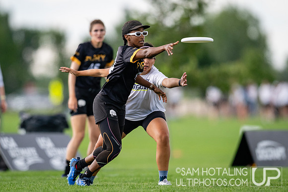 Highlights from semifinals at USAU International Club Championship