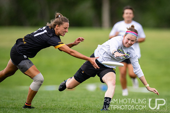 Highlights from semifinals at USAU International Club Championship