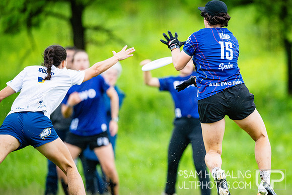 Women’s pool play at USAU DI College Championships