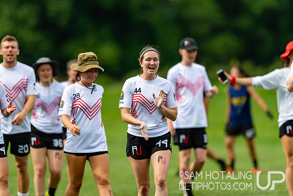 Fireflies vs Reading Ultimate in pool play at World Ultimate Club Championships