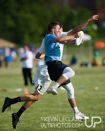2014 USAU D-I College Champs Saturday Pre-Quarters Action
