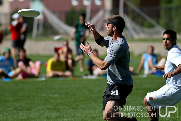 2012 USAU D-I College Championships Sunday Qtrs Action