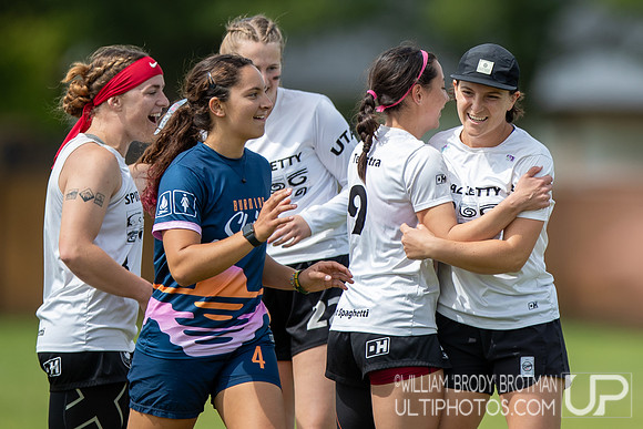 Day 1 of the USA Ultimate D-I College Championships