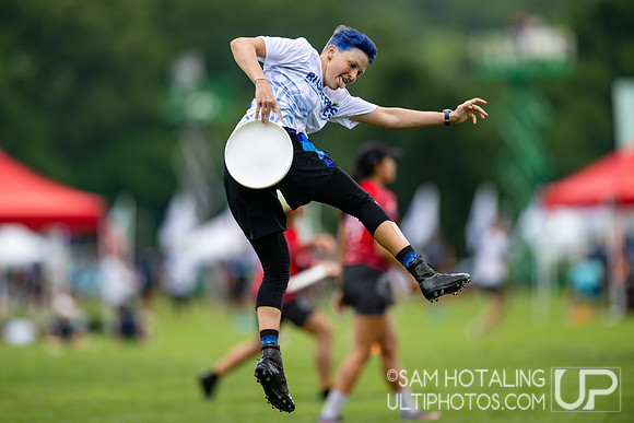 Blueberries vs Ellipsis in pool play at World Ultimate Club Championships