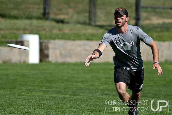 2012 USAU D-I College Championships Sunday Qtrs Action