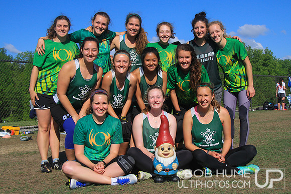 William & Mary Mother Huckers Team Photo -- 2017 AC Regionals