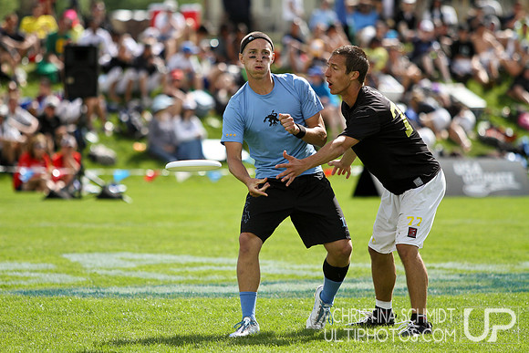 2012 USAU D-I College Championships Sunday Semis Action