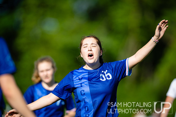 Women’s pool play at USAU DI College Championships