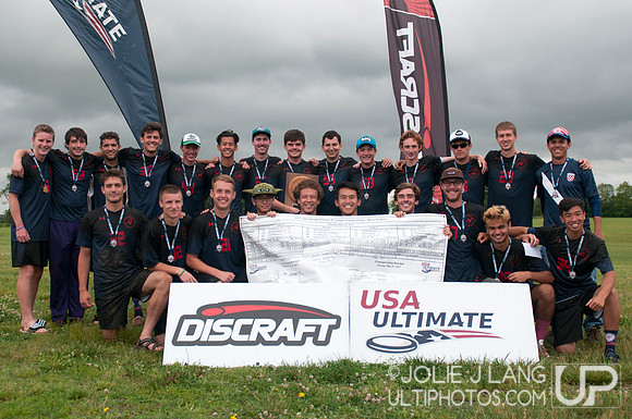 Men's 1st Place team photo - DIII Championships 2017