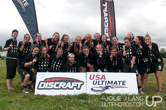 Women's 1st Place team photo - DIII Championships 2017