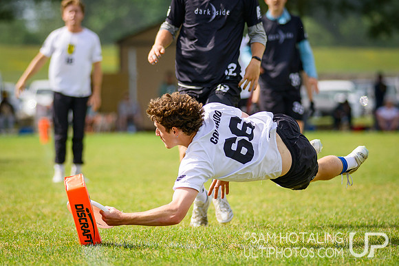 Highlights: quarterfinals at USAU D-I College Championships