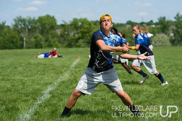 2014 USAU D-I College Champs Saturday Round 4 Action
