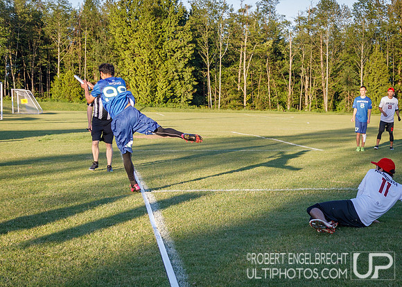 AUDL game between the San Francisco FlameThrowers and the visiti
