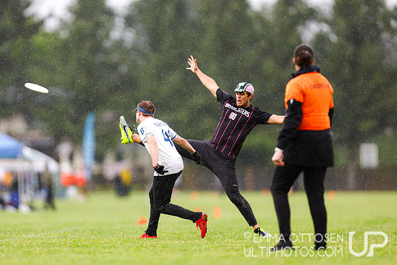 Saturday full coverage from USAU D-IIII College Championships, Pool Play Round 1: Claremont vs Richmond