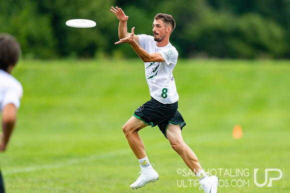 Alligators Masi vs Wollongong Krank in pool play at World Ultimate Club Championships