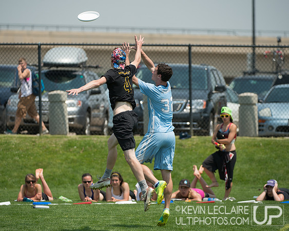 2012 USAU D-I College Championships Saturday Action