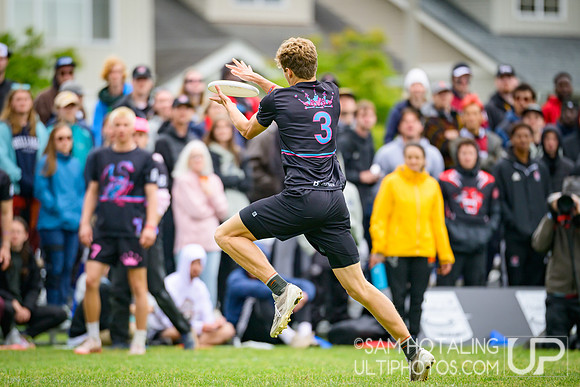 Lewis & Clark Bacchus vs Middlebury Pranksters (M) in finals at USAU D-III College Championships