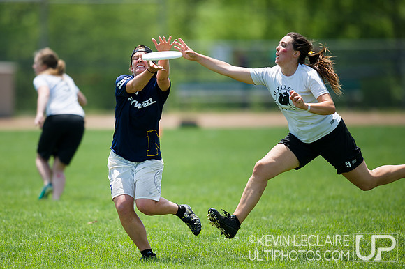 2014 USAU D-I College Champs Saturday Round 3 Action