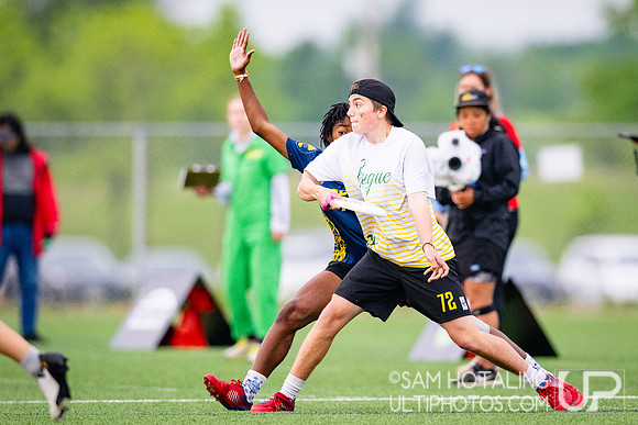 Women’s pool play at USAU DI College Championships