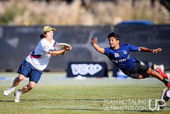 PoNY vs Revolver in men’s semifinals during Club Championships at Surf Cup Sports Park
