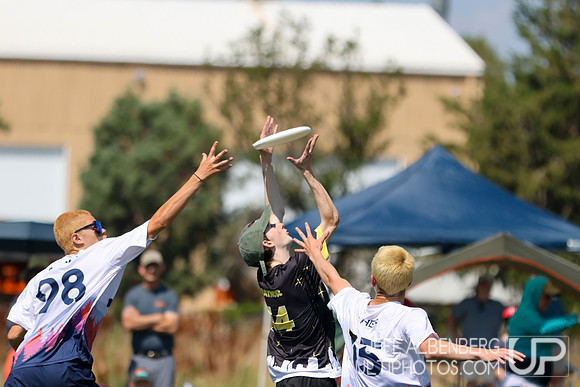 Pool play at USAU Youth Club Championships