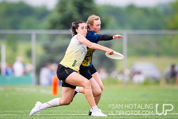 Women’s pool play at USAU DI College Championships