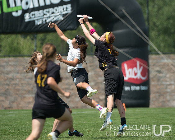 2012 USAU D-I College Championships Saturday Action