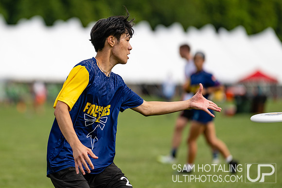 Fireflies vs Reading Ultimate in pool play at World Ultimate Club Championships