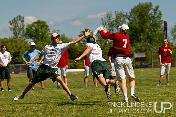 2014 USAU D-I College Champs Saturday Action