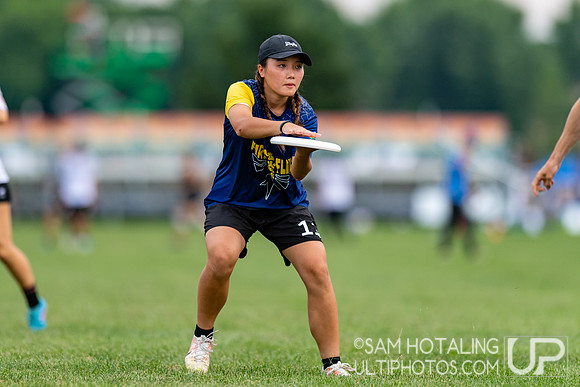 Fireflies vs Reading Ultimate in pool play at World Ultimate Club Championships