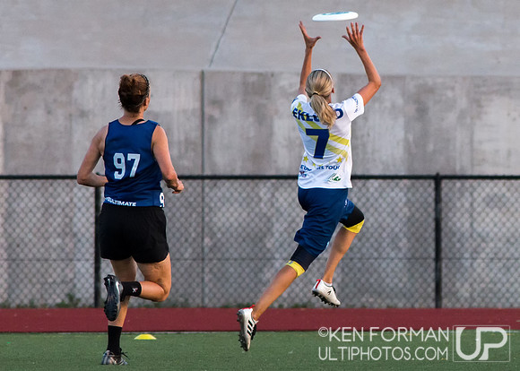 Sarah Eklund (EuroStars Tour #7) outruns Sarah Pesch (Molly Brown #97) Eurostars v. Molly Brown