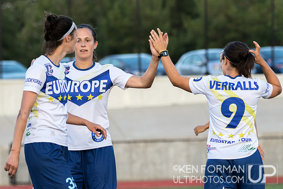 Betty Schnedl (EuroStars Tour #0) high fives Jackie Verralls (EuroStars Tour #9) Eurostars v. Molly Brown