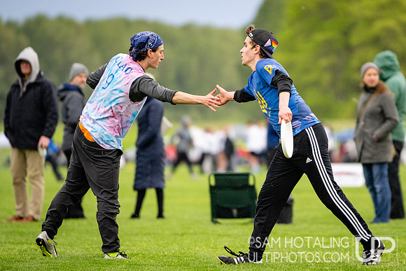 Pool play round I at DiscNW Spring Reign
