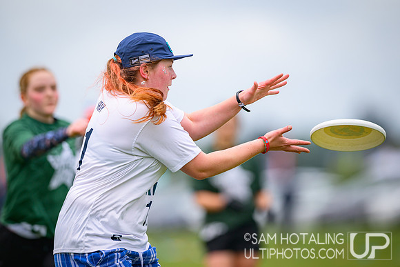 Haverford/Bryn Mawr Sneetches vs Mount Holyoke Daisy Chain in quarterfinals at USAU D-III College Championships