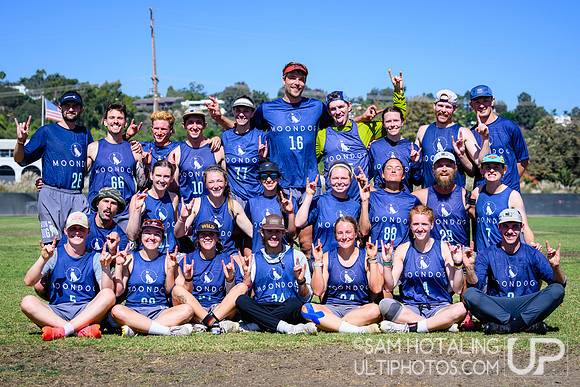 MOONDOG team photo during Club Championships at Surf Cup Sports Park