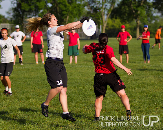 2014 USAU D-I College Champs Sunday Action
