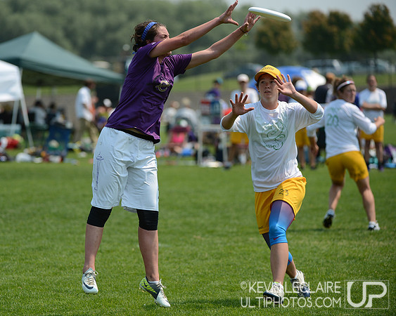 2012 USAU D-I College Championships Saturday Action