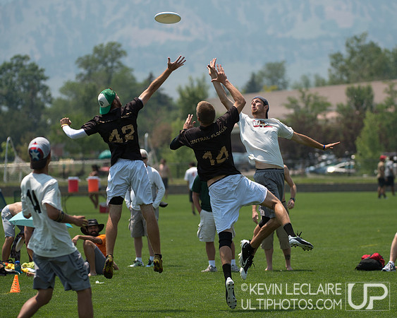 2012 USAU D-I College Championships Saturday Action