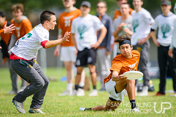 Pool play at USAU D-I College Championships