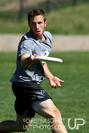 2012 USAU D-I College Championships Sunday Qtrs Action