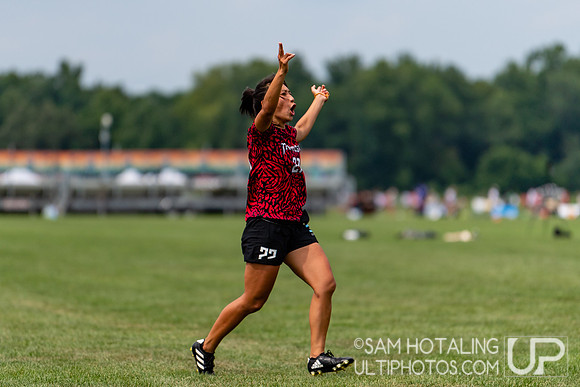 Chicago Nemesis vs Swampybarg in pool play at World Ultimate Club Championships