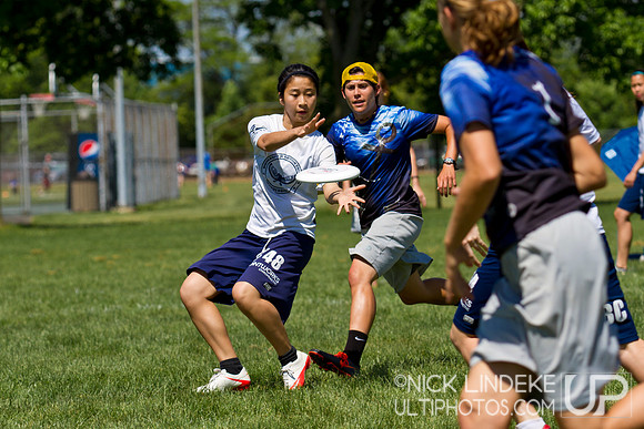 2014 USAU D-I College Champs Saturday Action