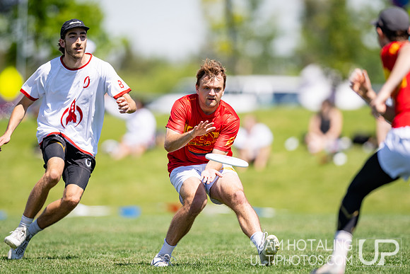 Johnny Bravo vs Truck Stop in semifinals at US International Club Championships