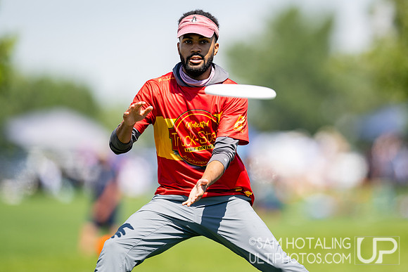 Johnny Bravo vs Truck Stop in semifinals at US International Club Championships